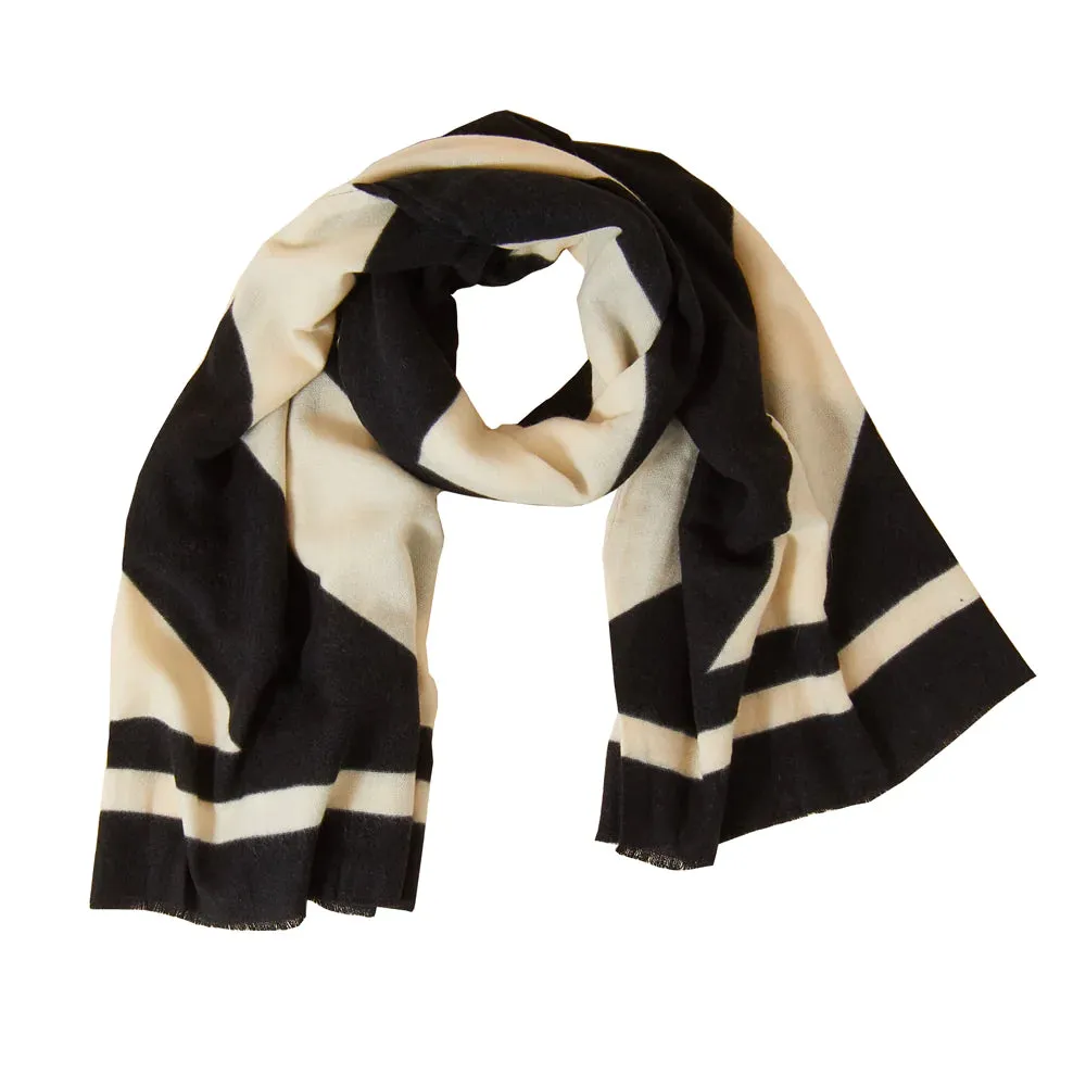 Accessorize London Women's Black & White Mono Print Blanket