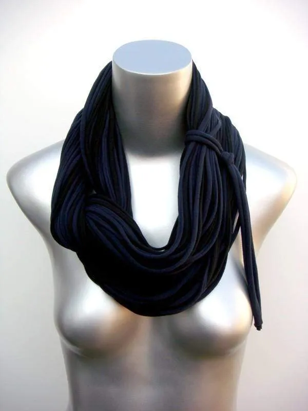 Necklush Chunky Scarf / Black & Navy Blue / Unisex