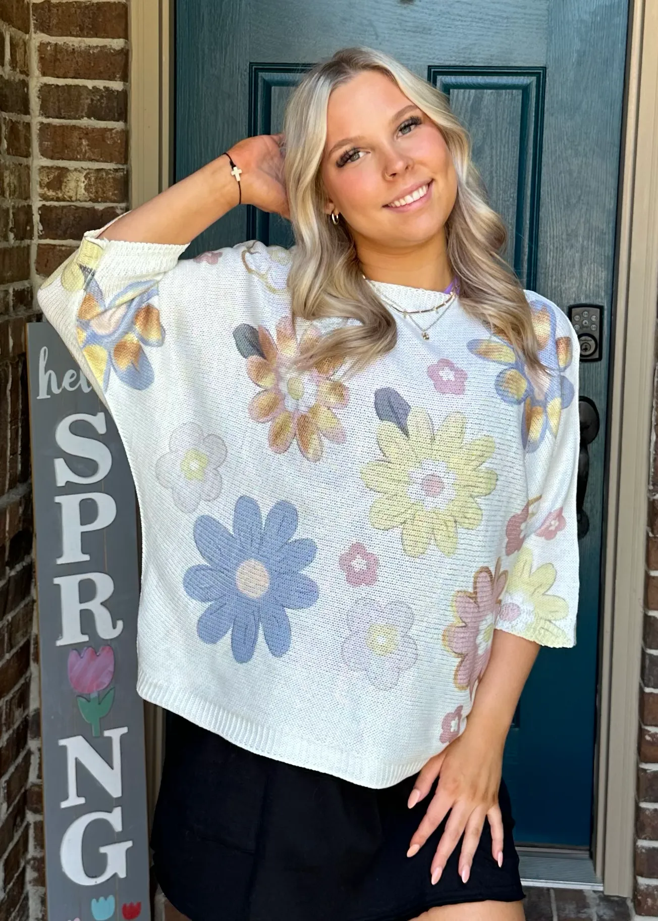 One-size-fits-all cotton knit flowers top