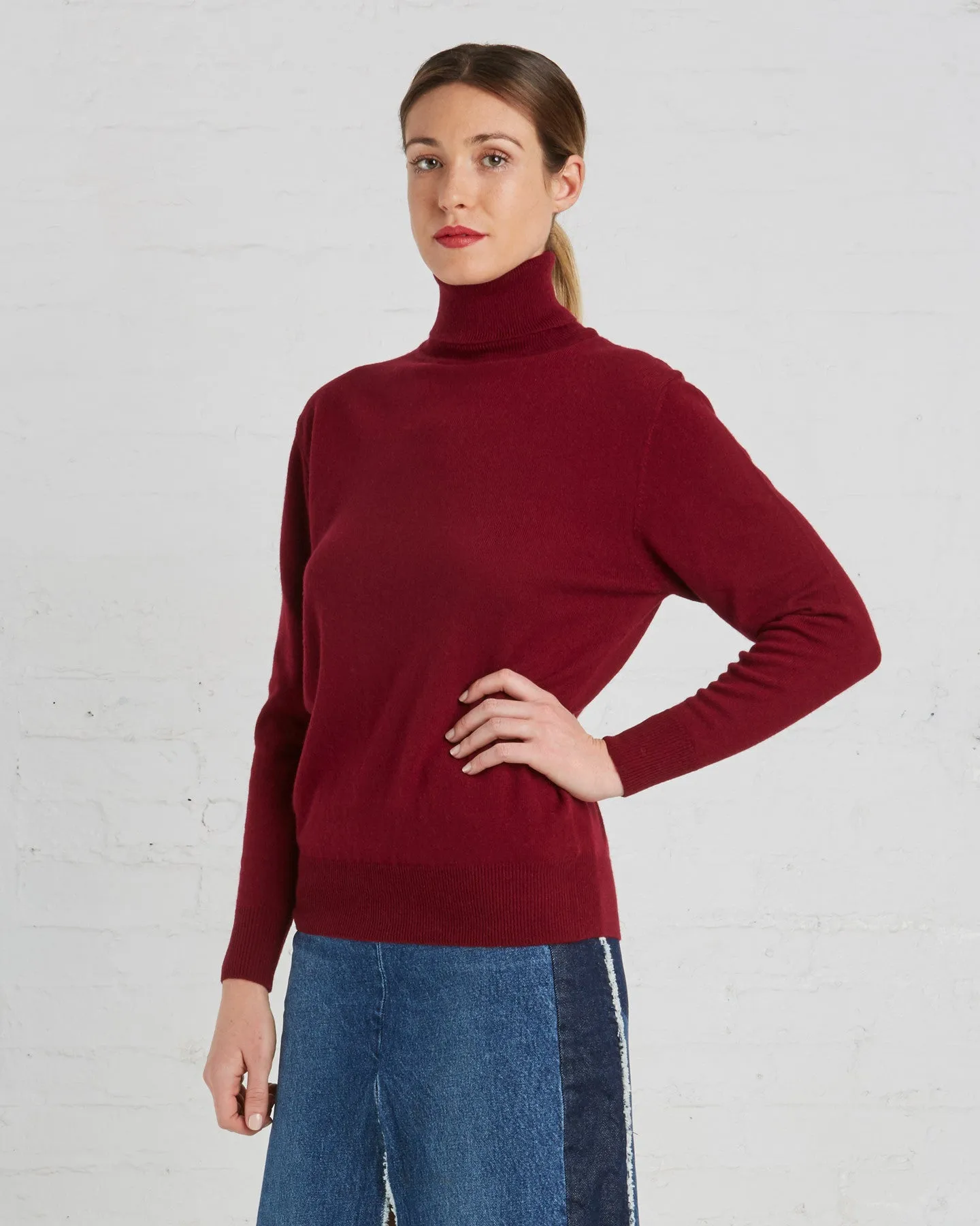 Ryan Roche Cashmere Turtleneck Sweater | Maroon