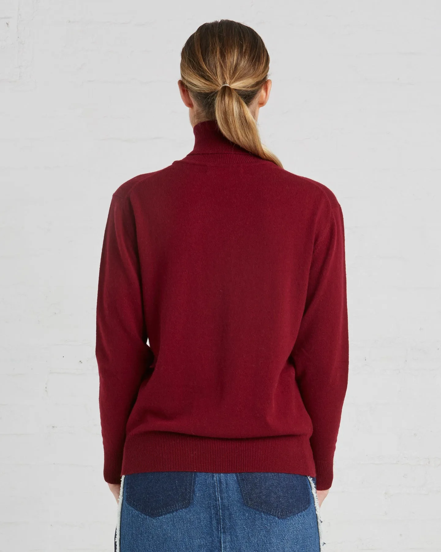 Ryan Roche Cashmere Turtleneck Sweater | Maroon